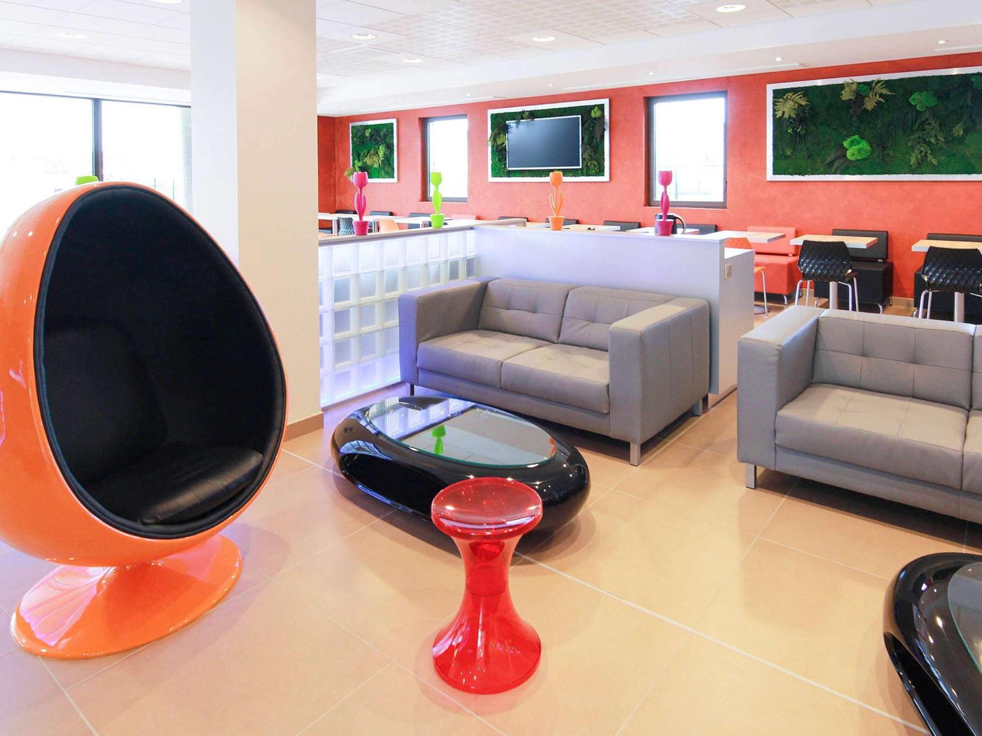 ホテル Ibis Styles Flers エクステリア 写真