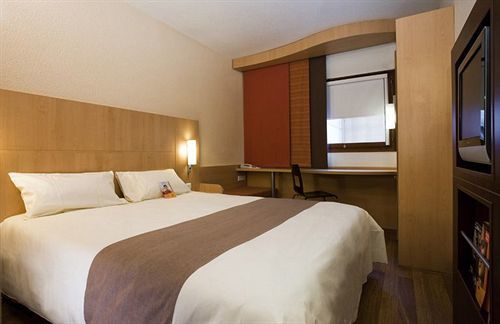 ホテル Ibis Styles Flers エクステリア 写真